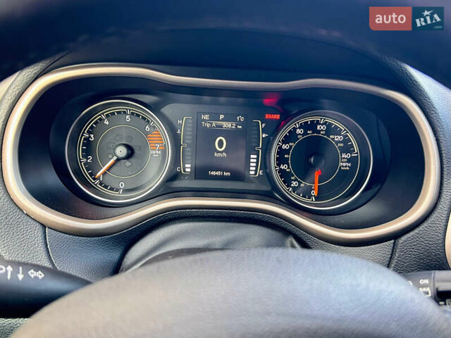 Сірий Джип Cherokee, об'ємом двигуна 2.36 л та пробігом 146 тис. км за 14500 $, фото 8 на Automoto.ua