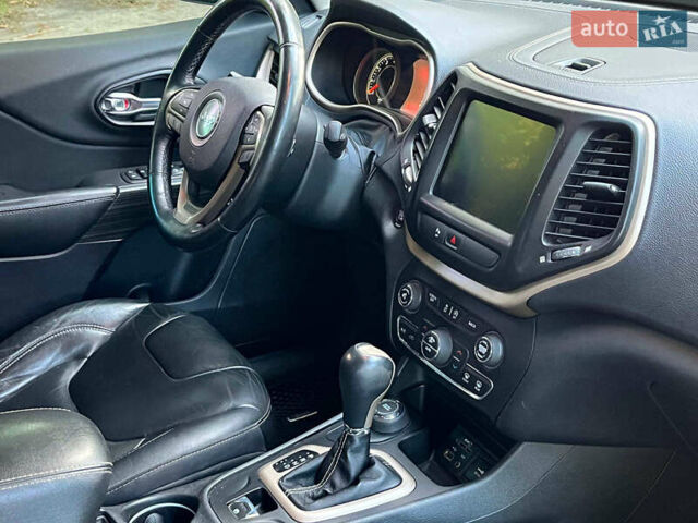 Джип Чероки 2015 в Киеве на Automoto.ua Серый Джип Чероки, объемом двигателя 3.2 л и пробегом 224 тыс. км за 14490 $, фото 32 на Automoto.ua