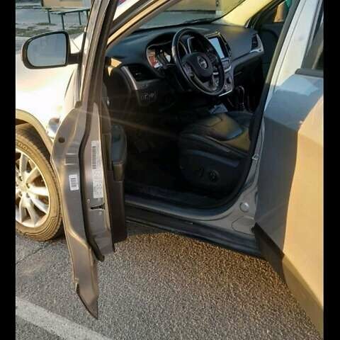 Серый Джип Чероки, объемом двигателя 2.36 л и пробегом 125 тыс. км за 15500 $, фото 7 на Automoto.ua