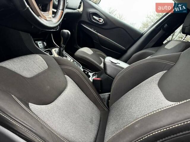 Сірий Джип Cherokee, об'ємом двигуна 2.36 л та пробігом 140 тис. км за 11852 $, фото 24 на Automoto.ua