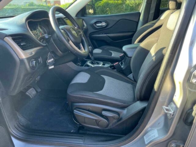 Сірий Джип Cherokee, об'ємом двигуна 2.4 л та пробігом 71 тис. км за 5800 $, фото 8 на Automoto.ua