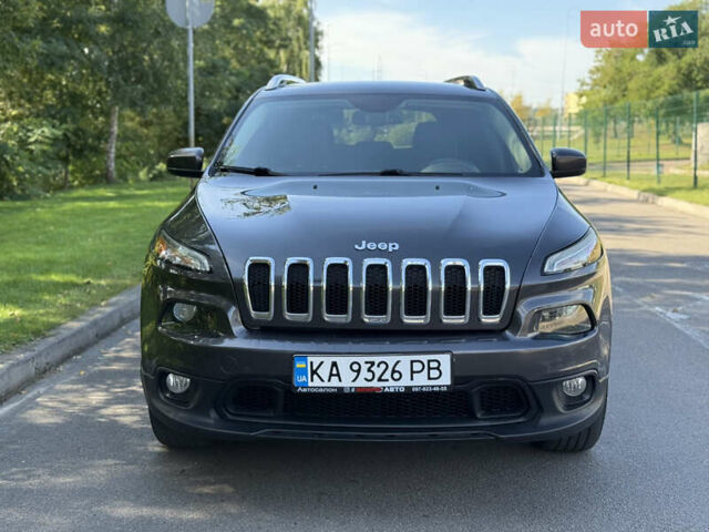 Серый Джип Чероки, объемом двигателя 2.4 л и пробегом 180 тыс. км за 12500 $, фото 2 на Automoto.ua