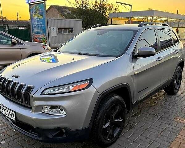 Серый Джип Чероки, объемом двигателя 2.4 л и пробегом 270 тыс. км за 14000 $, фото 13 на Automoto.ua