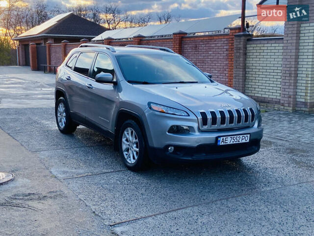 Сірий Джип Cherokee, об'ємом двигуна 2.36 л та пробігом 122 тис. км за 11800 $, фото 8 на Automoto.ua