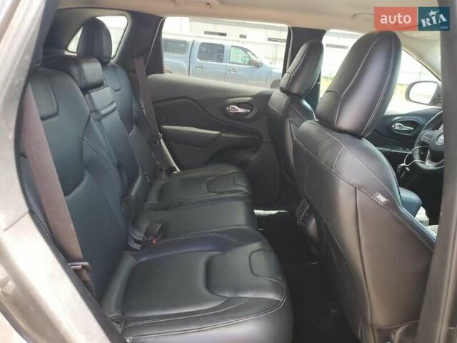 Сірий Джип Cherokee, об'ємом двигуна 3.24 л та пробігом 147 тис. км за 1600 $, фото 10 на Automoto.ua