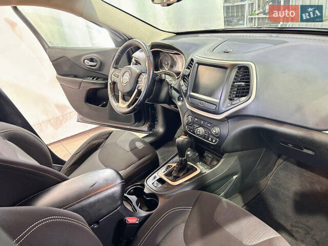 Сірий Джип Cherokee, об'ємом двигуна 2.36 л та пробігом 146 тис. км за 14500 $, фото 11 на Automoto.ua