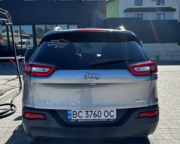 Серый Джип Чероки, объемом двигателя 2.36 л и пробегом 210 тыс. км за 12000 $, фото 93 на Automoto.ua