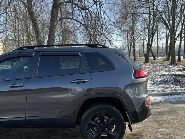 Серый Джип Чероки, объемом двигателя 3.2 л и пробегом 208 тыс. км за 14600 $, фото 2 на Automoto.ua