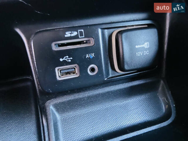 Сірий Джип Cherokee, об'ємом двигуна 2.36 л та пробігом 122 тис. км за 11800 $, фото 26 на Automoto.ua