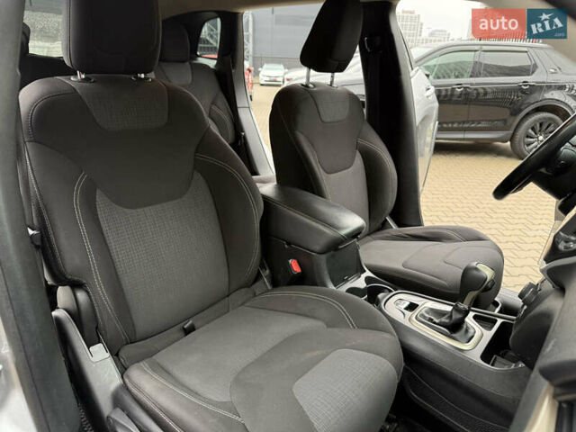 Сірий Джип Cherokee, об'ємом двигуна 2.36 л та пробігом 190 тис. км за 12000 $, фото 17 на Automoto.ua