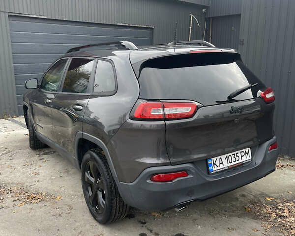 Джип Чероки 2015 в Киеве на Automoto.ua Серый Джип Чероки, объемом двигателя 2.4 л и пробегом 37 тыс. км за 13900 $, фото 1 на Automoto.ua