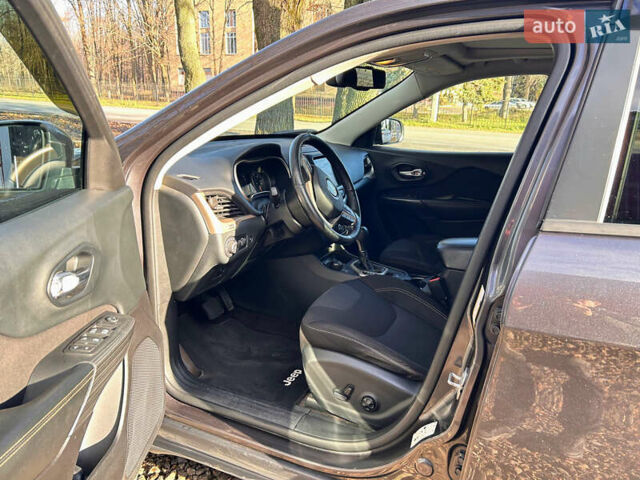 Сірий Джип Cherokee, об'ємом двигуна 2.36 л та пробігом 146 тис. км за 14500 $, фото 17 на Automoto.ua