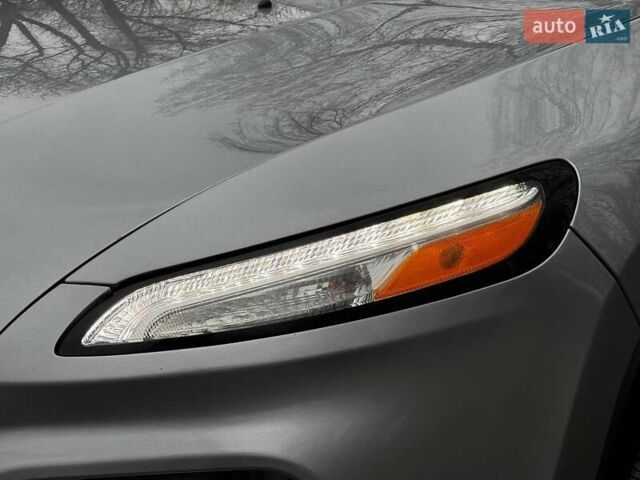 Сірий Джип Cherokee, об'ємом двигуна 2.36 л та пробігом 140 тис. км за 11852 $, фото 3 на Automoto.ua