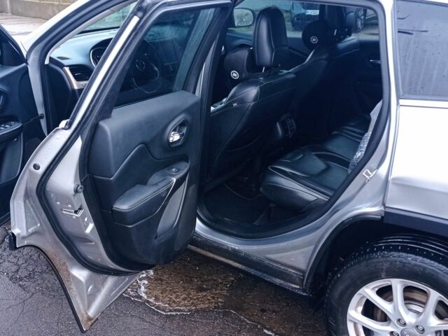 Серый Джип Чероки, объемом двигателя 2.4 л и пробегом 150 тыс. км за 11700 $, фото 6 на Automoto.ua