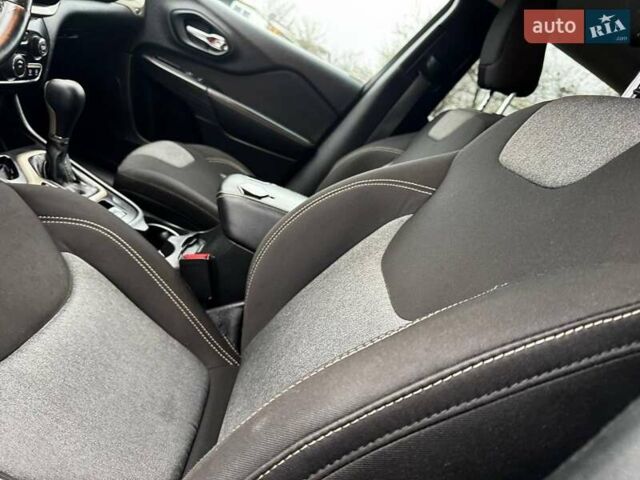 Сірий Джип Cherokee, об'ємом двигуна 2.36 л та пробігом 140 тис. км за 11852 $, фото 25 на Automoto.ua