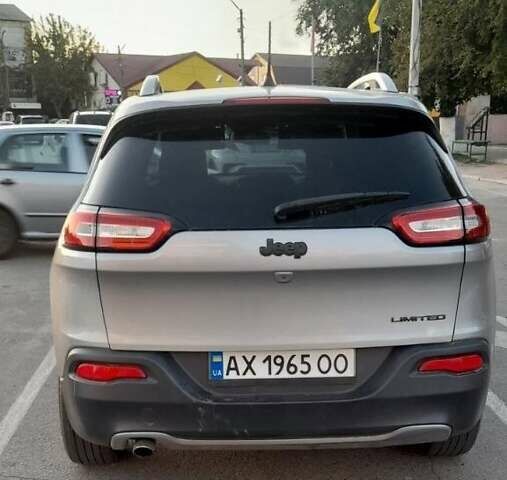 Серый Джип Чероки, объемом двигателя 2.36 л и пробегом 125 тыс. км за 15500 $, фото 3 на Automoto.ua