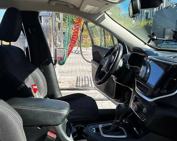 Серый Джип Чероки, объемом двигателя 2.36 л и пробегом 210 тыс. км за 12000 $, фото 42 на Automoto.ua