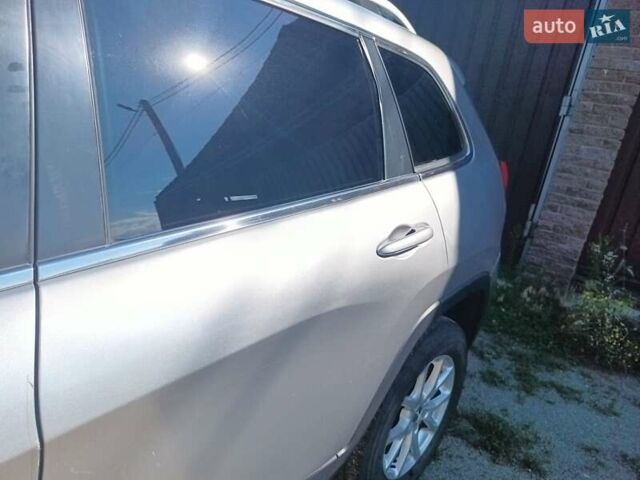 Сірий Джип Cherokee, об'ємом двигуна 2.36 л та пробігом 185 тис. км за 12999 $, фото 27 на Automoto.ua