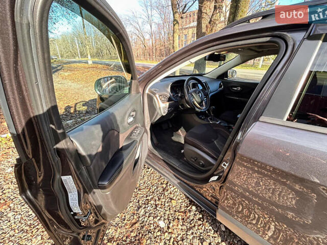 Сірий Джип Cherokee, об'ємом двигуна 2.36 л та пробігом 146 тис. км за 14500 $, фото 19 на Automoto.ua