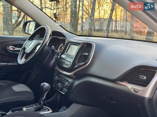 Джип Cherokee 2015 у Ахтырке на Automoto.ua Сірий Джип Cherokee, об'ємом двигуна 2.4 л та пробігом 145 тис. км за 11850 $, фото 34 на Automoto.ua
