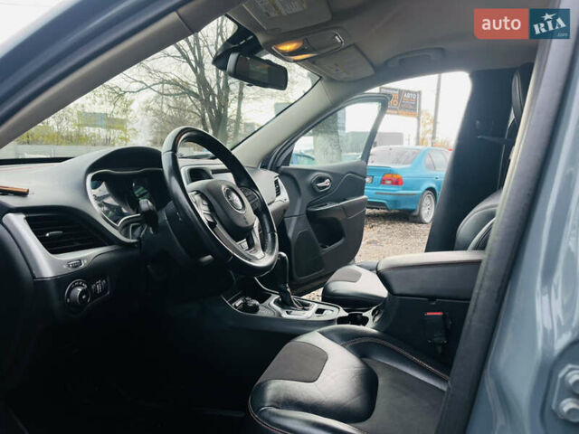 Серый Джип Чероки, объемом двигателя 2.36 л и пробегом 169 тыс. км за 12600 $, фото 8 на Automoto.ua