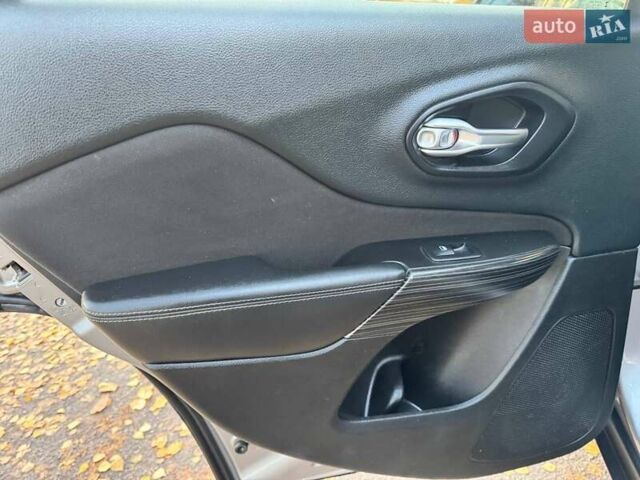 Джип Cherokee 2015 у Ахтырке на Automoto.ua Сірий Джип Cherokee, об'ємом двигуна 2.4 л та пробігом 145 тис. км за 11850 $, фото 28 на Automoto.ua