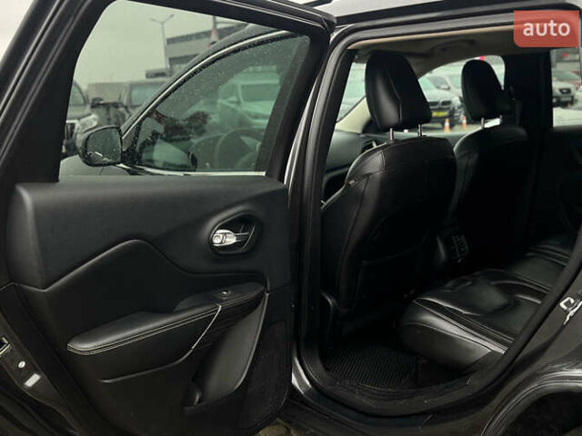 Серый Джип Чероки, объемом двигателя 3.24 л и пробегом 243 тыс. км за 12900 $, фото 20 на Automoto.ua