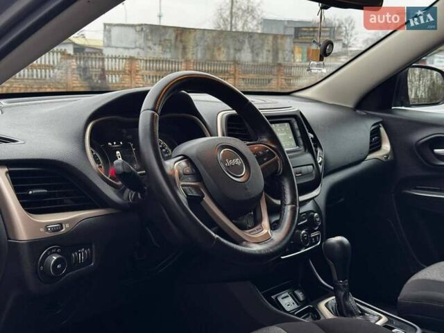 Сірий Джип Cherokee, об'ємом двигуна 2.36 л та пробігом 140 тис. км за 11852 $, фото 21 на Automoto.ua