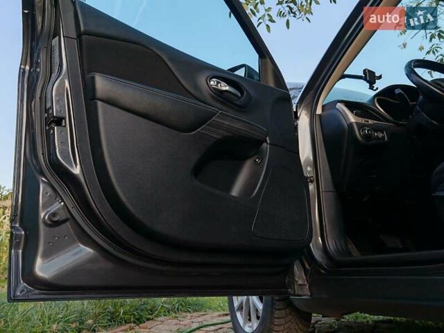 Сірий Джип Cherokee, об'ємом двигуна 3.24 л та пробігом 146 тис. км за 16000 $, фото 18 на Automoto.ua
