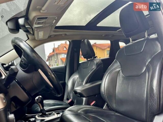 Серый Джип Чероки, объемом двигателя 2.36 л и пробегом 164 тыс. км за 12900 $, фото 3 на Automoto.ua