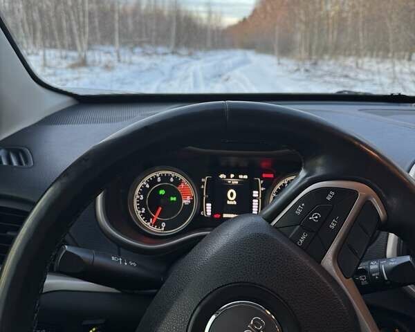 Серый Джип Чероки, объемом двигателя 3.2 л и пробегом 208 тыс. км за 14600 $, фото 6 на Automoto.ua