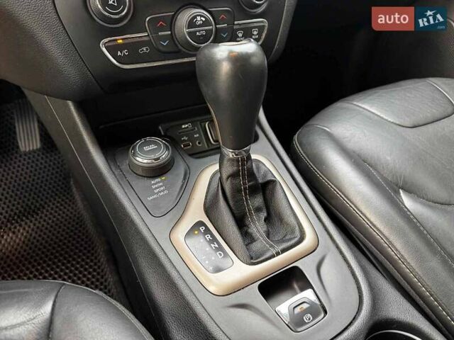 Сірий Джип Cherokee, об'ємом двигуна 3.2 л та пробігом 224 тис. км за 12290 $, фото 23 на Automoto.ua