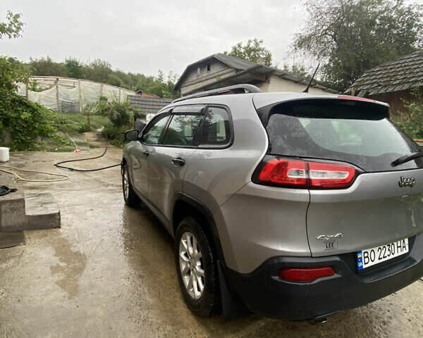 Сірий Джип Cherokee, об'ємом двигуна 2.36 л та пробігом 265 тис. км за 11700 $, фото 8 на Automoto.ua