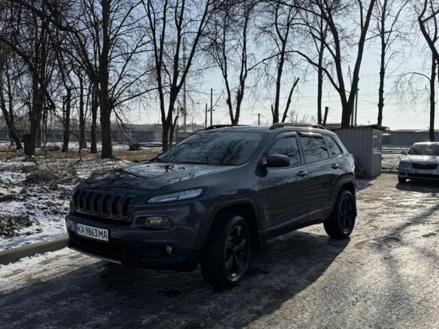 Серый Джип Чероки, объемом двигателя 3.2 л и пробегом 208 тыс. км за 14600 $, фото 3 на Automoto.ua