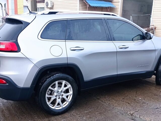 Серый Джип Чероки, объемом двигателя 2.4 л и пробегом 150 тыс. км за 11700 $, фото 1 на Automoto.ua