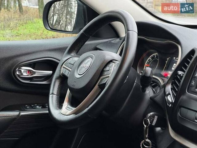 Сірий Джип Cherokee, об'ємом двигуна 2.36 л та пробігом 140 тис. км за 11852 $, фото 37 на Automoto.ua