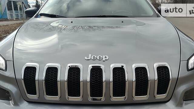 Сірий Джип Cherokee, об'ємом двигуна 2.4 л та пробігом 100 тис. км за 13600 $, фото 21 на Automoto.ua