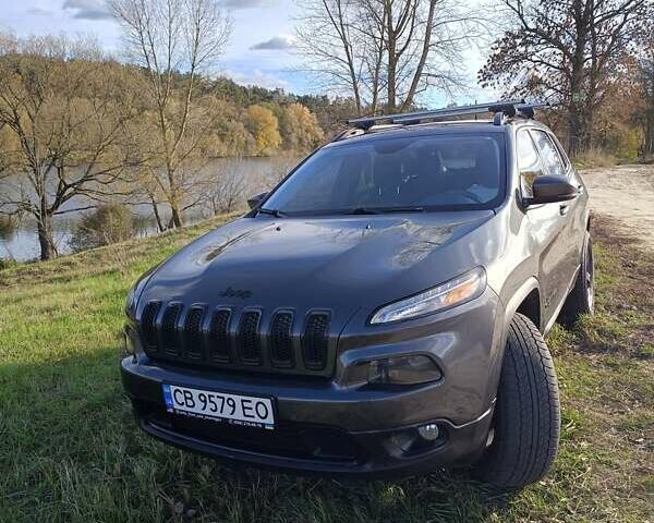Сірий Джип Cherokee, об'ємом двигуна 2.36 л та пробігом 230 тис. км за 14200 $, фото 3 на Automoto.ua