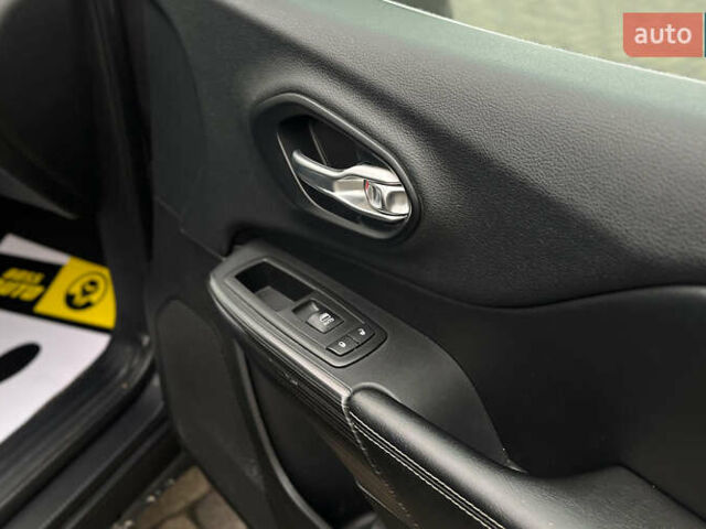 Серый Джип Чероки, объемом двигателя 3.24 л и пробегом 243 тыс. км за 12900 $, фото 16 на Automoto.ua