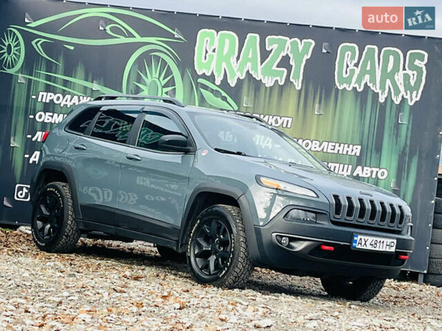 Серый Джип Чероки, объемом двигателя 2.36 л и пробегом 169 тыс. км за 12600 $, фото 4 на Automoto.ua