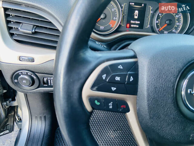 Сірий Джип Cherokee, об'ємом двигуна 2.36 л та пробігом 122 тис. км за 11800 $, фото 18 на Automoto.ua