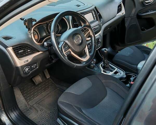 Сірий Джип Cherokee, об'ємом двигуна 3.24 л та пробігом 146 тис. км за 16000 $, фото 13 на Automoto.ua