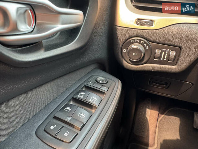Сірий Джип Cherokee, об'ємом двигуна 2.36 л та пробігом 158 тис. км за 14200 $, фото 15 на Automoto.ua