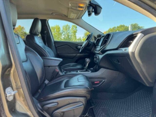 Сірий Джип Cherokee, об'ємом двигуна 2.4 л та пробігом 75 тис. км за 3250 $, фото 9 на Automoto.ua