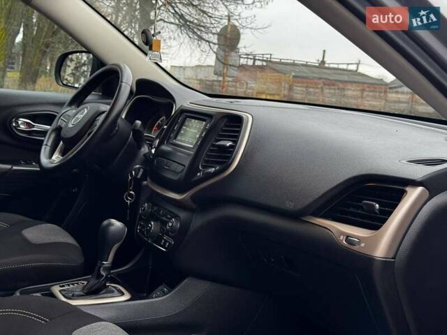 Сірий Джип Cherokee, об'ємом двигуна 2.36 л та пробігом 140 тис. км за 11852 $, фото 35 на Automoto.ua