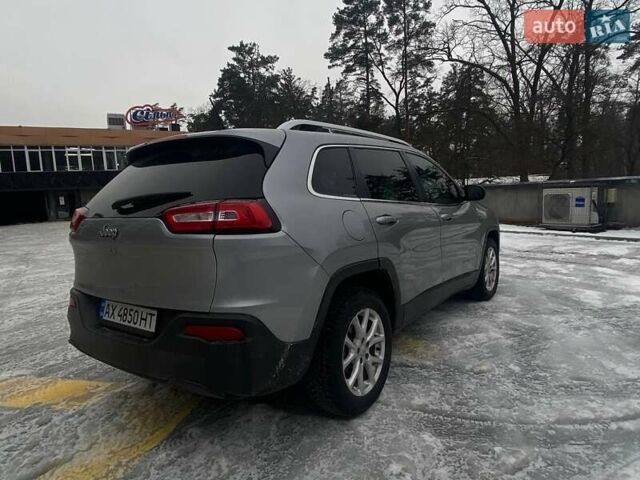 Серый Джип Чероки, объемом двигателя 2.4 л и пробегом 120 тыс. км за 15200 $, фото 5 на Automoto.ua