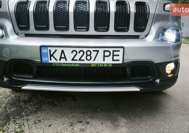 Серый Джип Чероки, объемом двигателя 2.36 л и пробегом 184 тыс. км за 14400 $, фото 44 на Automoto.ua