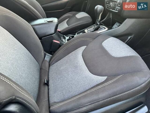 Джип Cherokee 2015 у Ахтырке на Automoto.ua Сірий Джип Cherokee, об'ємом двигуна 2.4 л та пробігом 145 тис. км за 11850 $, фото 36 на Automoto.ua