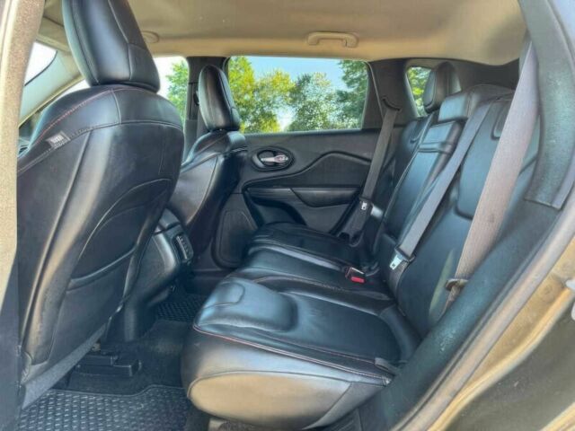 Сірий Джип Cherokee, об'ємом двигуна 2.4 л та пробігом 75 тис. км за 3250 $, фото 10 на Automoto.ua