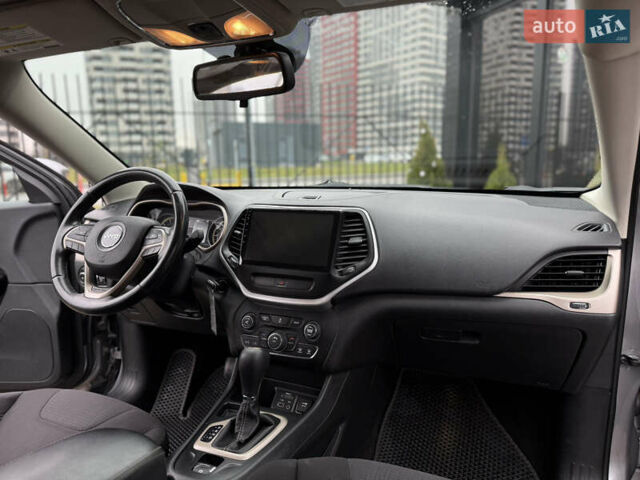 Сірий Джип Cherokee, об'ємом двигуна 2.36 л та пробігом 190 тис. км за 12000 $, фото 23 на Automoto.ua